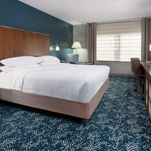 غرفة قياسية بسرير كينج، Four Points by Sheraton Huntsville Airport 1/4