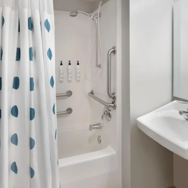 جناح بسرير كوين بغرفة نوم واحدة مع أريكة، Towneplace Suites Findlay 5/7