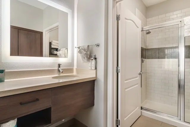 جناح بسرير كينج بغرفة نوم واحدة، Staybridge Suites Longview 5/10