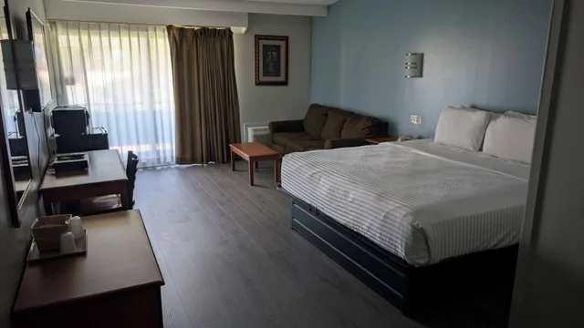 غرفة بسرير كينج، Crystal Inn Neptune 1/5