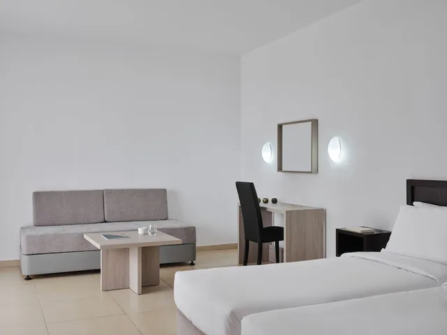 Room, Twin Beds, Inland View, Sofa، Atlantica Callisto 7/10
