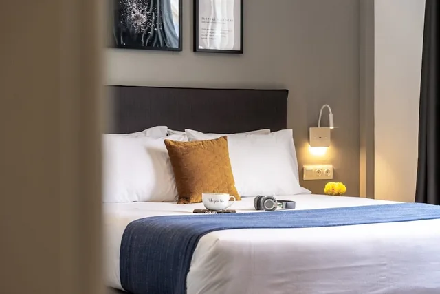 2 Bedrooms, Suite, 2 Queen Beds, Acropolis View, Sofa, Terrace، PLAY Theatrou Athens, a member of Brown Hotels 6/8