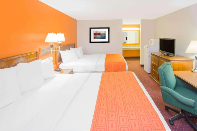 جناح بسريرين كوين للمدخنين، Howard Johnson By Wyndham Dothan 1/2