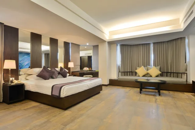 Junior Suite, Single, The Grand Sathorn 1/4