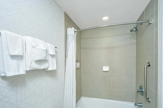 جناح بسرير كينج مع أريكة، Holiday Inn Express Hotel And Suites Charleston Arpt Conv Ctr Area 4/4