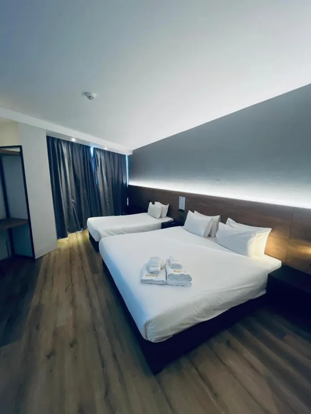 Deluxe, Triple, Roxy Hotel Padungan 2/8