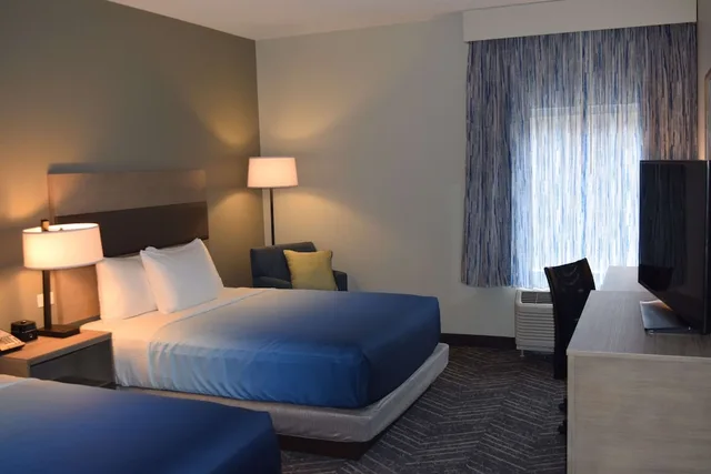 غرفة بسريرين كوين لذوي الإعاقة، La Quinta Inn & Suites by Wyndham Middletown-Goshen 6/9