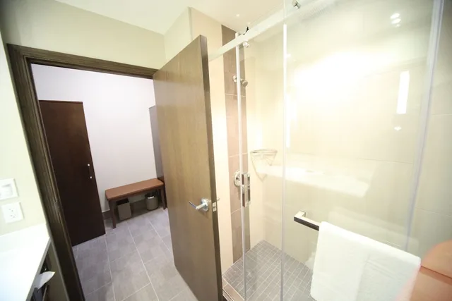 جناح تنفيذي ركني بسرير كينج مع أريكة، Wyndham Garden Edmonton Airport 3/3