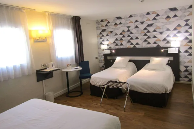 غرفة قياسية رباعية، Comfort Hotel Paris Porte d Ivry 1/10