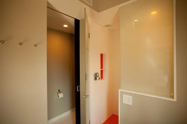 Room, King Bed, French Balcony، NobleDen Hotel 8/8