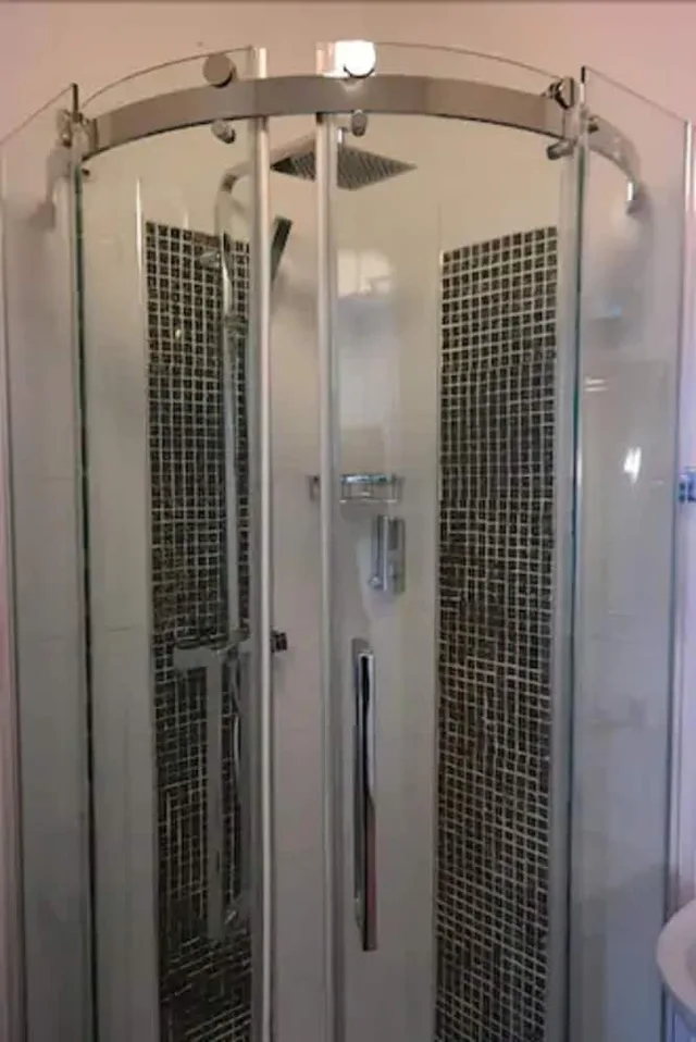 غرفة عائلية ثلاثية بسرير مزدوج وسرير فردي، Acorn Guest House 6/6