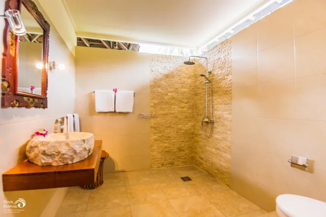 غرفة ديلوكس بسرير مزدوج بإطلالة على المسبح، Rama Shinta Hotel 10/10