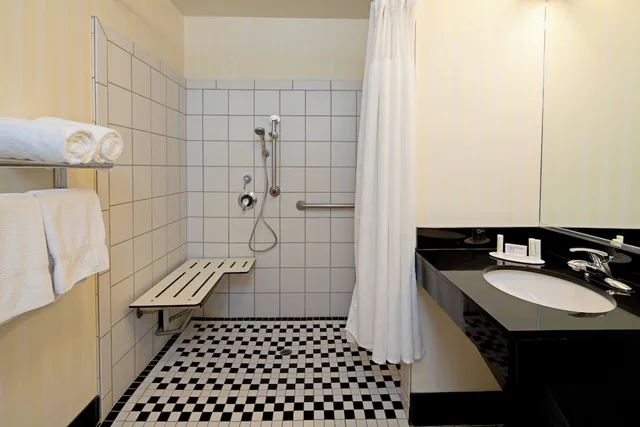 غرفة بسرير كينج لذوي الإعاقة، Fairfield Inn Suites Los Angeles West Covina 2/4