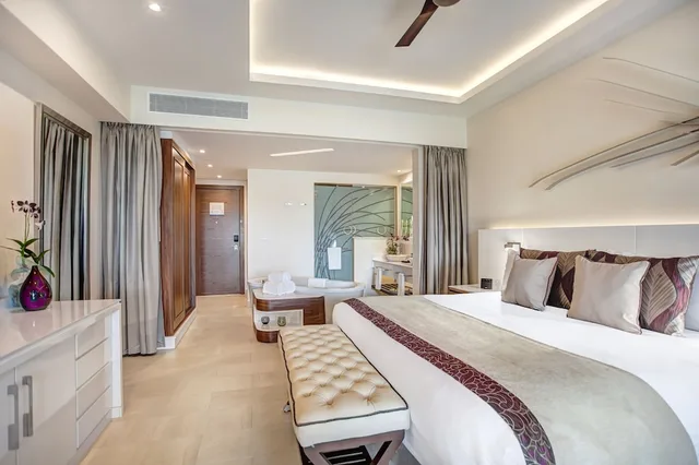 Diamond Club, Swim Out, Junior Suite, Luxury, 2 Queen Beds, Sofa، Royalton Negril, An Autograph Collection All-Inclusive Resort 1/2