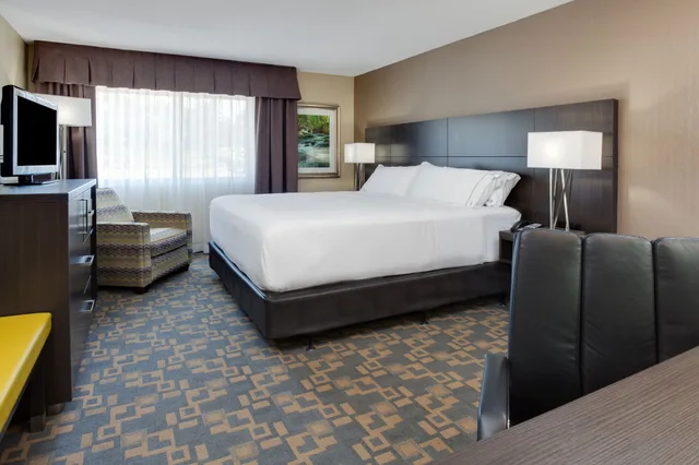 غرفة قياسية بسرير كوين، Holiday Inn Express Suites Fredericton 3/4