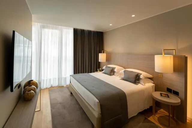 1 Bedroom, Apartment, 1 Queen and 1 Single Bed, Duomo View, Terrace، Rosa Grand Milano Starhotels Collezione 1/3