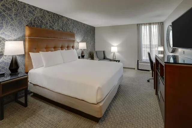 غرفة سوبيريور بسرير كينج، Drury Inn & Suites Cape Girardeau 3/6