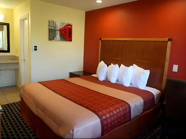 غرفة مفردة بسرير كينج، Bay Breeze Inn 1/1
