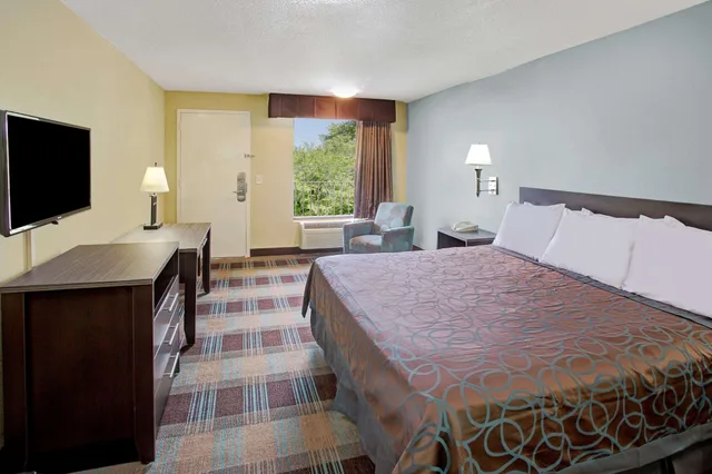 غرفة ديلوكس بسرير كينج، Days Inn By Wyndham Ladson Summerville Charleston 4/5