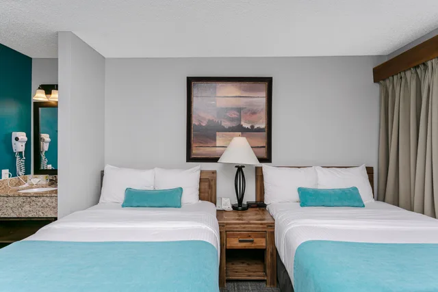 Room, 2 Double Beds, Tonquin Inn Jasper Hotel 5/8
