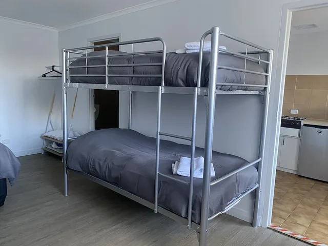 1 Bedroom, Deluxe, Cabin, 1 Queen and 1 Single Bed, Limestone Coast Tourist Park 4/5