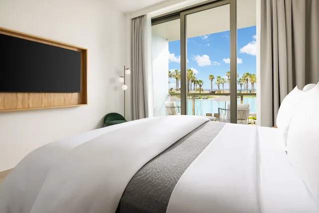 غرفة بسرير مزدوج أو سريرين منفصلين بإطلالة على المسبح، The Westin Salgados Beach Resort, Algarve 5/10