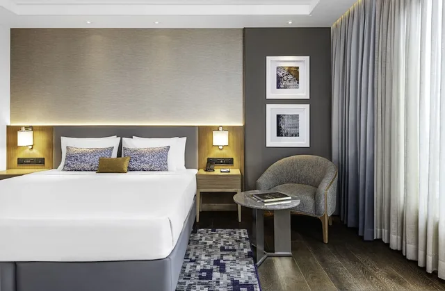 غرفة ديلوكس بسرير فردي، Vivanta Bhubaneswar DN Square 2/4