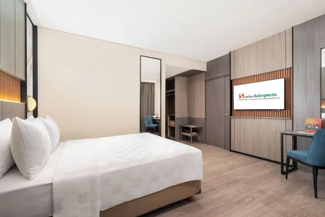 Super, Express, Queen Bed، Swiss-Belexpress Jemursari Surabaya 2/5