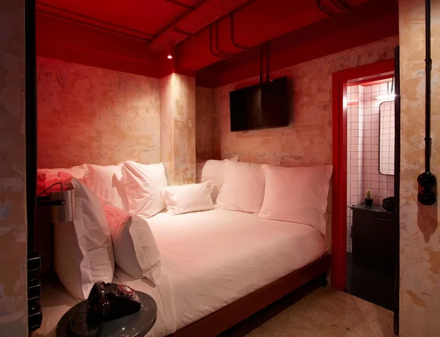 Medium, King Bed، Max Brown Downtown 1/7
