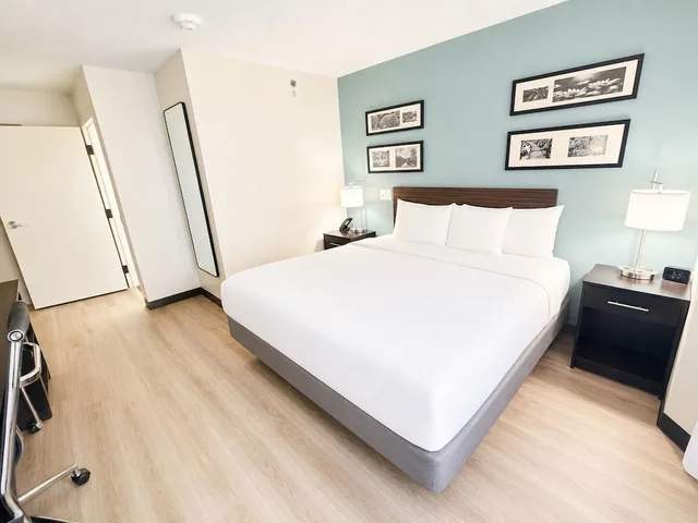 غرفة بسرير كينج لذوي الإعاقة، Sleep Inn Staunton 1/9