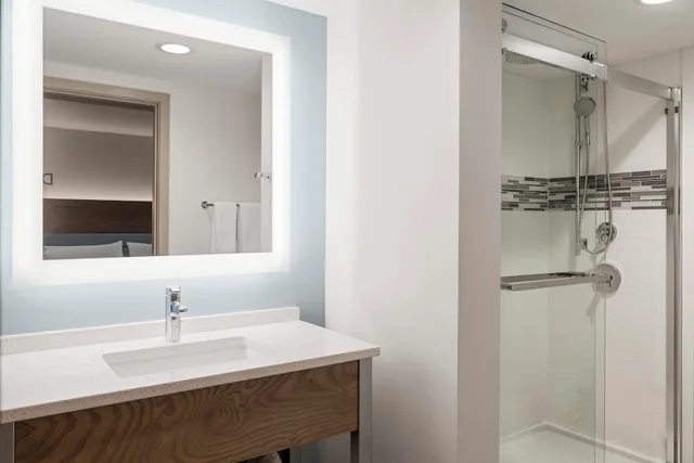 جناح جونيور بسرير كينج، EVEN Hotel Ann Arbor 5/8