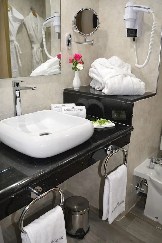 غرفة بريميوم بسريرين منفصلين بإطلالة على البحر، Anezi Tower Hotel 9/10