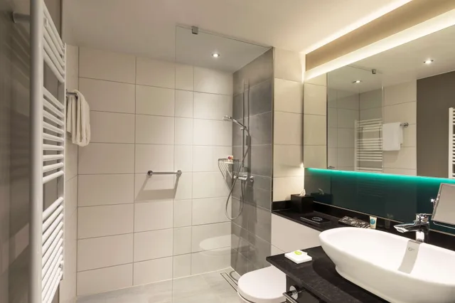 غرفة بسريرين منفصلين، Hyatt Place Frankfurt Airport 5/8