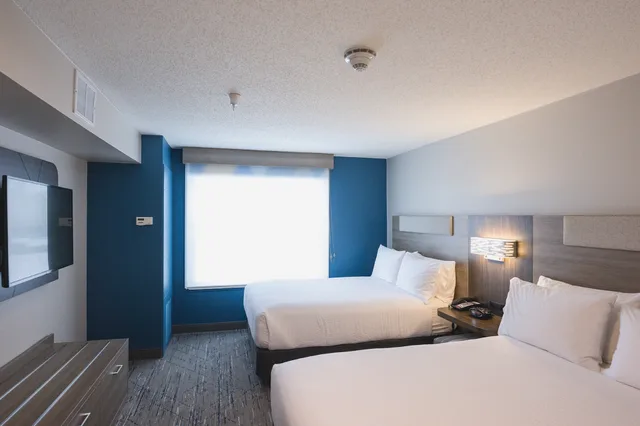 suite, 2 queen beds, Holiday Inn Express & Suites Marquette, an IHG Hotel 1/7