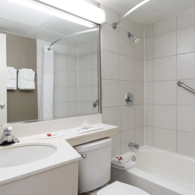 غرفة ديلوكس بسرير كوين، Days Inn by Wyndham Columbus East Airport 4/6