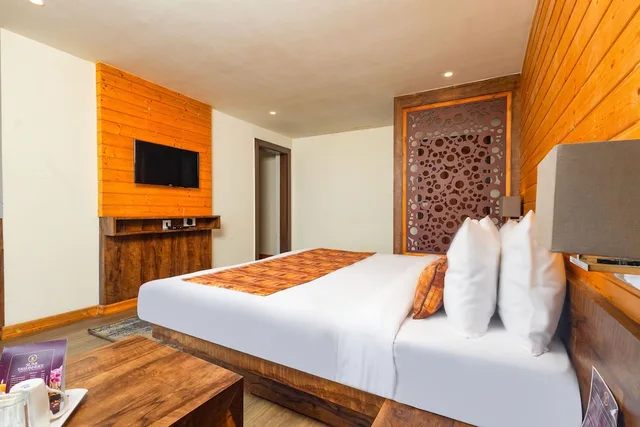 Executive, Double Bed, Yashshree Sanderling 8/10