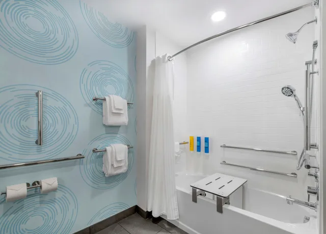 Room, King Bed, Accessible, Tru by Hilton Wilmington Wrightsville Beach 6/6