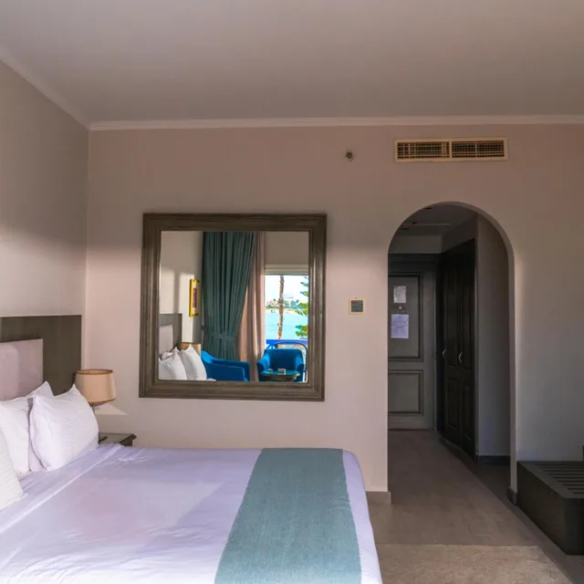 غرفة سوبيريور بسرير مزدوج أو سريرين منفصلين بإطلالة على البحر، M Hotels at Porto Marina 2/9
