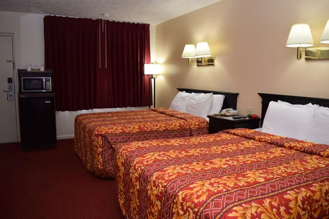 غرفة بسريرين مزدوجين، Knights Inn Oswego 8/10