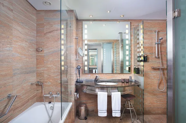 Melia, King Bed، Melia Valencia Palacio de Congresos Formely Hilton Valencia 10/10