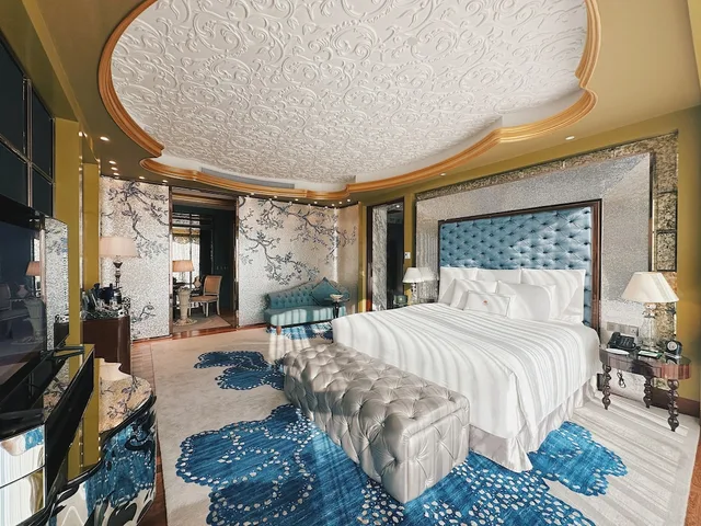 جناح جونيور بإطلالة على المدينة مع دخول صالة النادي، The Reverie Saigon Hotel 6/10