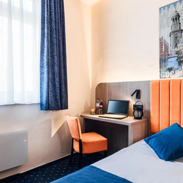 غرفة ثلاثية، Centrum Hotel Commerz am Bhf Hamburg Altona 8/10