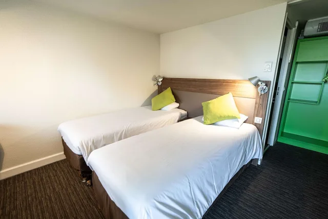 Next Generation, Family, Double and Twin Beds، CAMPANILE NARBONNE 2/4