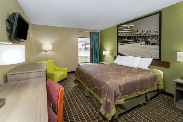 غرفة بسرير كينج لذوي الإعاقة، Super 8 by Wyndham Shepherdsville / Louisville South I65 2/10