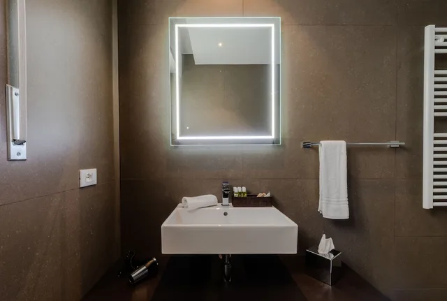 جناح جونيور بسرير كوين، Hotel Palazzo Del Garda (ex Hotel Armony) 6/6