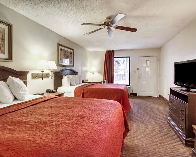 غرفة بسريرين كوين للمدخنين، Quality Inn & Suites Clinton - Jackson West 2/3