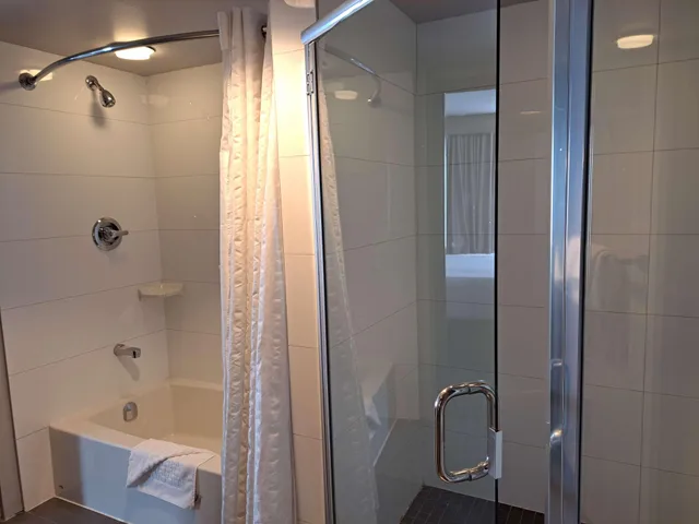 Suite, King Bed, Dining Area, Sofa، Best Western Plus Vancouver Airport Hotel 4/4
