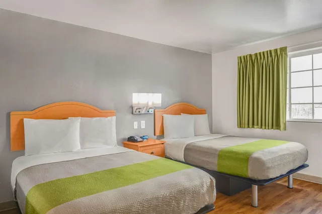 جناح بسريرين مزدوجين للمدخنين، Studio6 Opelika, AL - Auburn Al 1/3