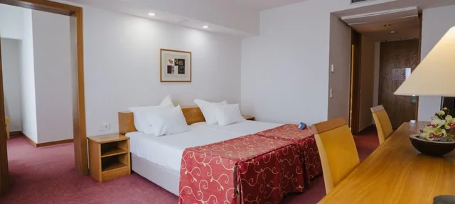 غرفة قياسية ثلاثية، Hotel Premium Porto Maia 1/2