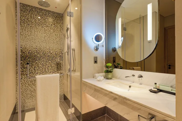 1 Bedroom, Suite, Bay View، Embassy Suites By Hilton Doha Old Town 2/3